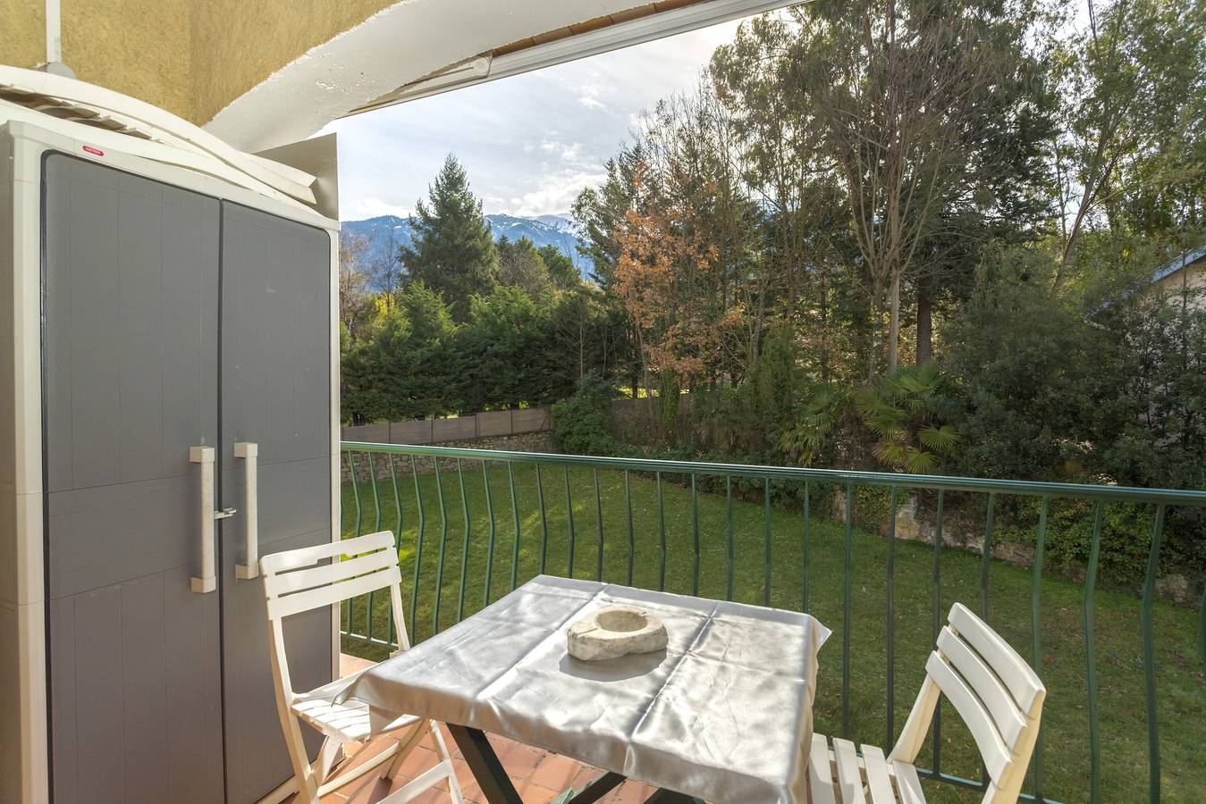 Ganze Wohnung, "Sun Canigou" Apartment | Bergblick, private Terrasse, Wi-Fi, 12 Min. von Thermalbädern in Vernet-les-Bains, Parc naturel régional des Pyrénées catalanes