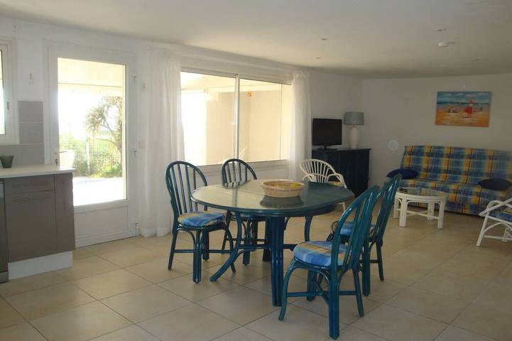 Cap d'Agde house feet in the water - private direct access to the beach in Cap d'Agde, Agde