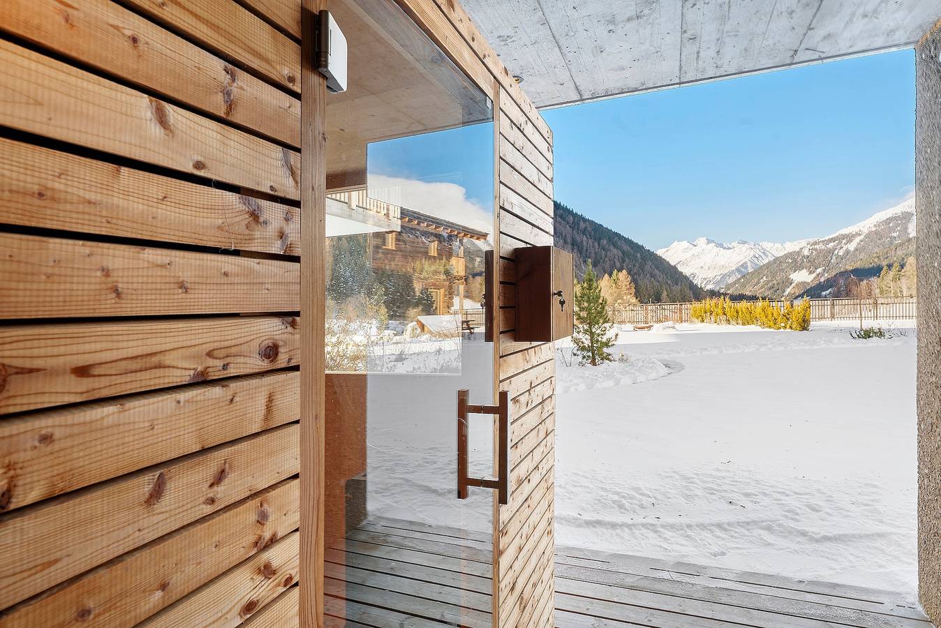 Chalet 'Zu Wosser' con vista sulle montagne, terrazza privata e giardino in San Leonardo in Passiria, Alpi Sarentine