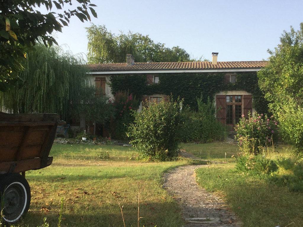 Chambres d’hôtes chez Christine - Chambre Rose in Sousmoulins, Région de Jonzac