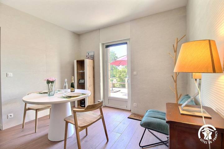 Gîte pour 2 personnes, avec terrasse ainsi que piscine et jardin à Baden (France) - 4