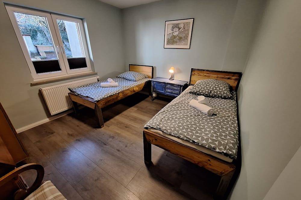 Entire apartment, Große 5-zimmer-wohnung in Zentraler Lage in Oerlinghausen für 8 Personen in Oerlinghausen, Kreis Lippe