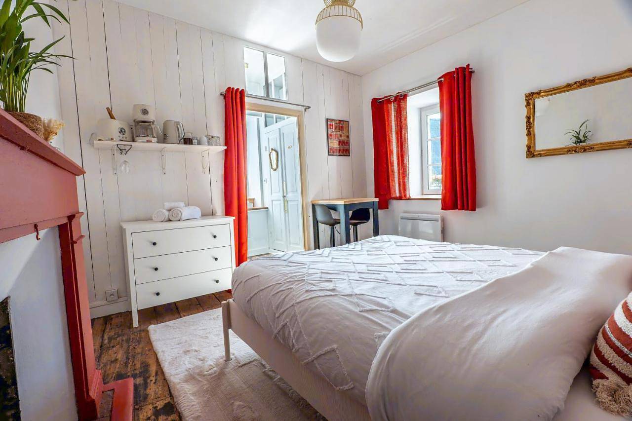 Double Room with Private Bathroom in Pontrieux, Région de Guingamp