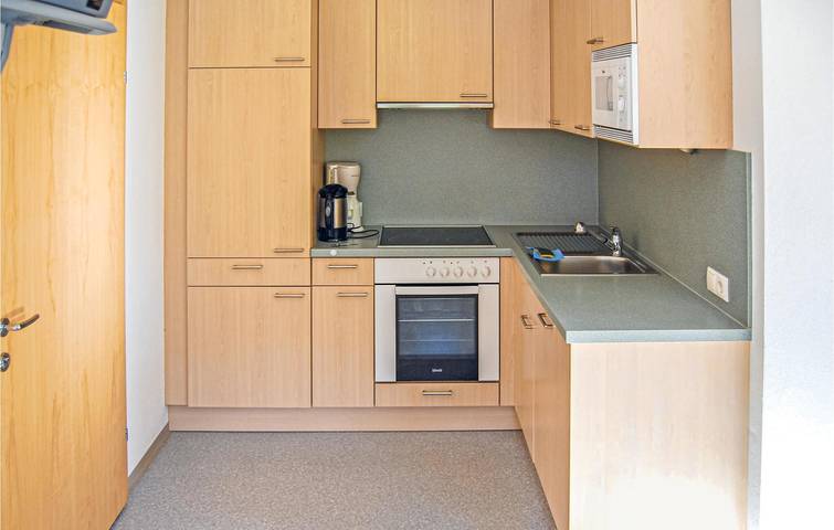 Ganze Ferienwohnung, Wohnung mit Bergblick, Parkplatz und Terrasse in Hainzenberg, Zillertaler Alpen