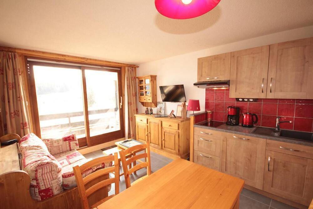Ganze Wohnung, Bis 200m skipiste, 2te Etage, blick skipisten, balkon, fernseher, schließfach für die skier, 25m² in Les Saisies, Albertville und Umgebung