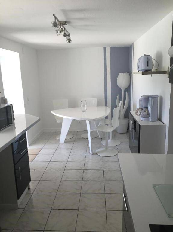 Gîte pour 5 personnes, avec piscine à La Bouilladisse - 3