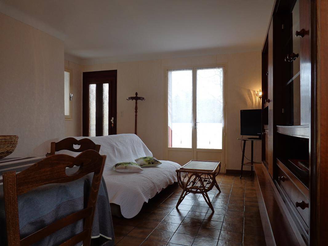 Tranquila casa rural con aparcamiento, terraza y jardín, a 2,5 km de Ordizan in Pouzac, Altos Pirineos