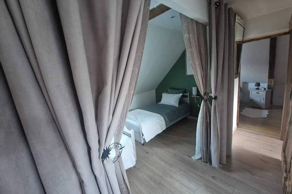 Entire apartment, Quiet beaucens apartment ideal for leisure activities pleasant balcony + terrace in Beaucens, Pyrenees National Park
