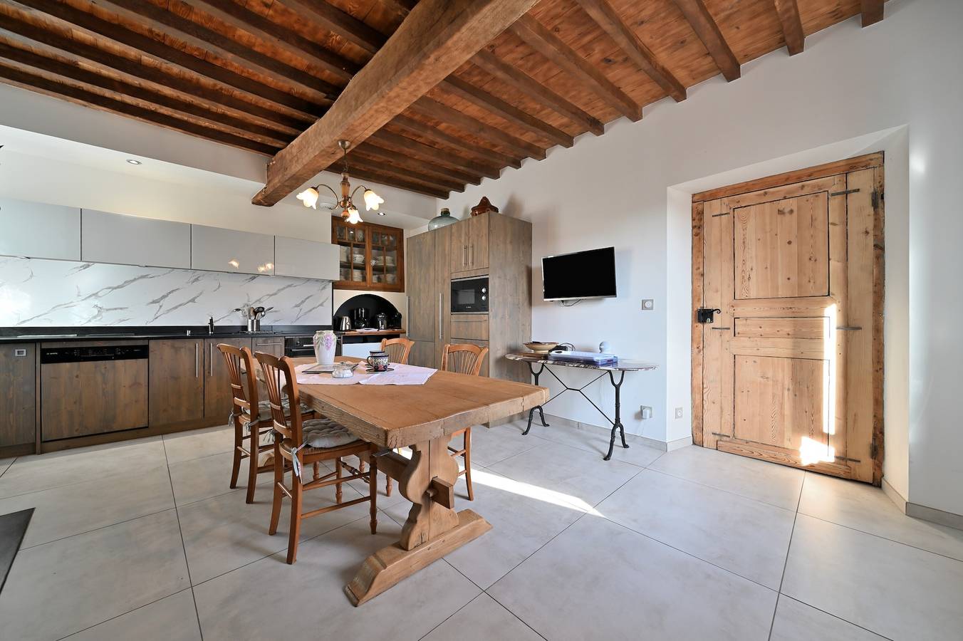 Maison de vacances 'La Maison Poulogne' avec vue sur les montagnes, terrasse privée et Wi-Fi in Capvern, Hautes-Pyrénées