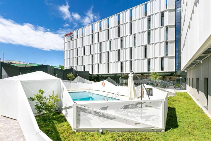 Apartamento para 3 personas, con Terraza además de Jardín y Piscina en Alcobendas