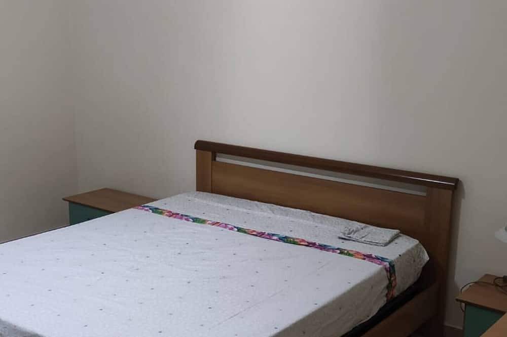 Apartamento entero, Apartment in the city, 7 min from the beach and 50mt from all the supermarkets. in Barletta, Barletta-Andria-Trani