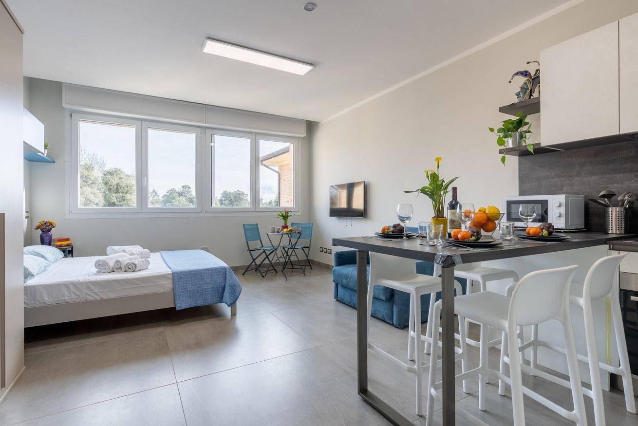 Apartamento inteiro, Seaside Studio with Swimming Pool and Parking in Pisa, Riviera Italiana