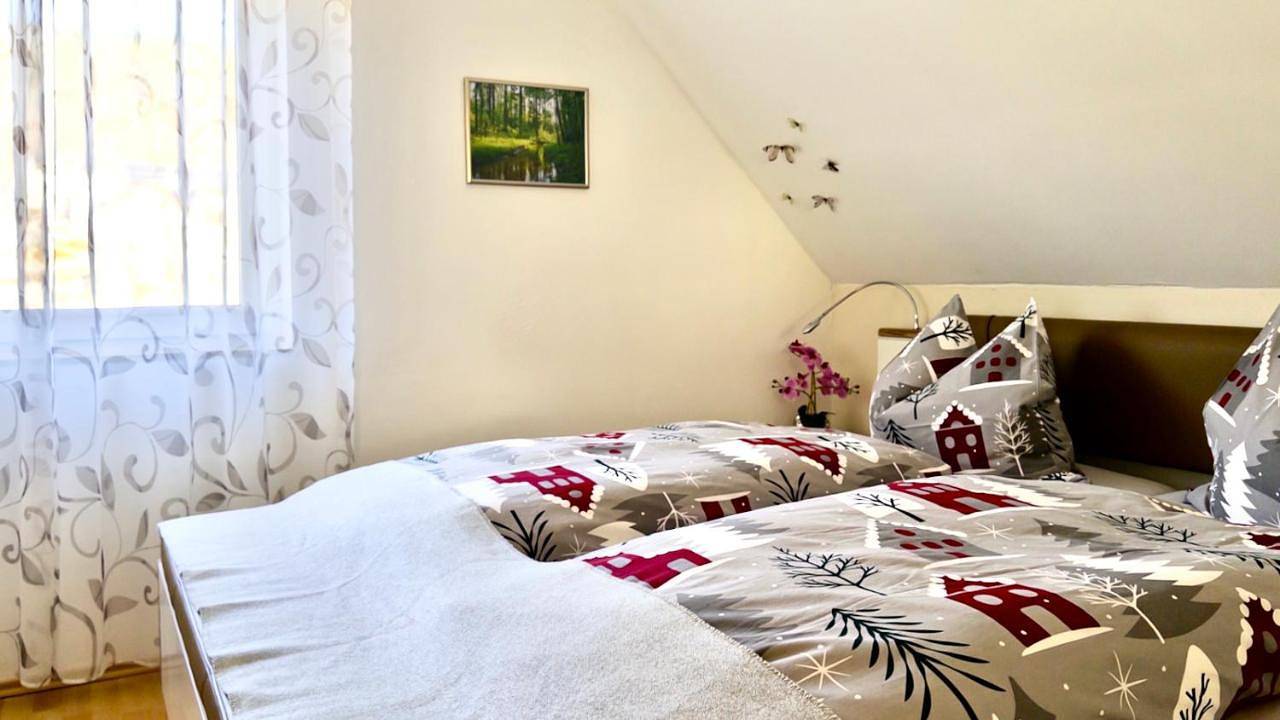 Ganze Wohnung, One-Bedroom Apartment in Schlöben, Saaleland