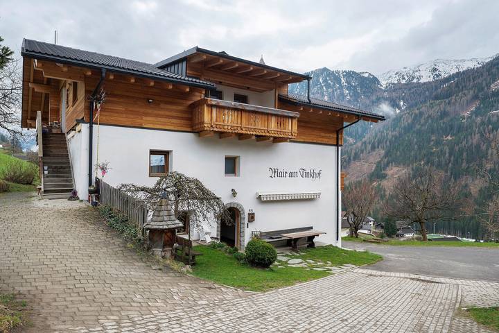 Entire apartment, Apartment 'Mair Am Tinkhof Waldwohnung' with Mountain View, Private Terrace and Wi-Fi in Mühlwald, Ziller valley alps