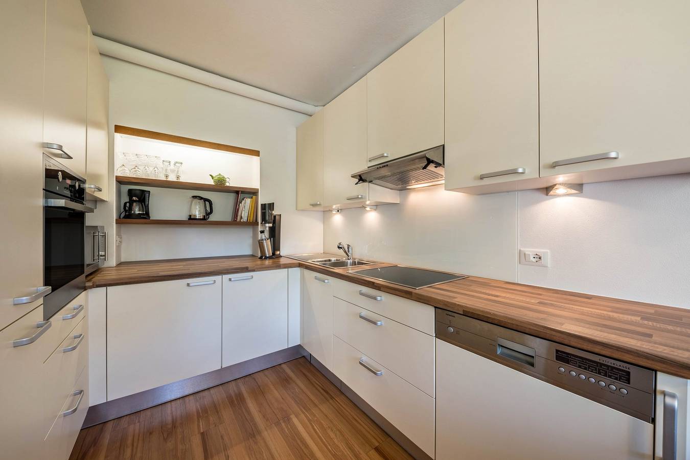 Ganze Wohnung, Geräumige Ferienwohnung "Lafreid Algund" bei Meran mit Bergblick, Wlan & Garten in Algund, Texelgruppe