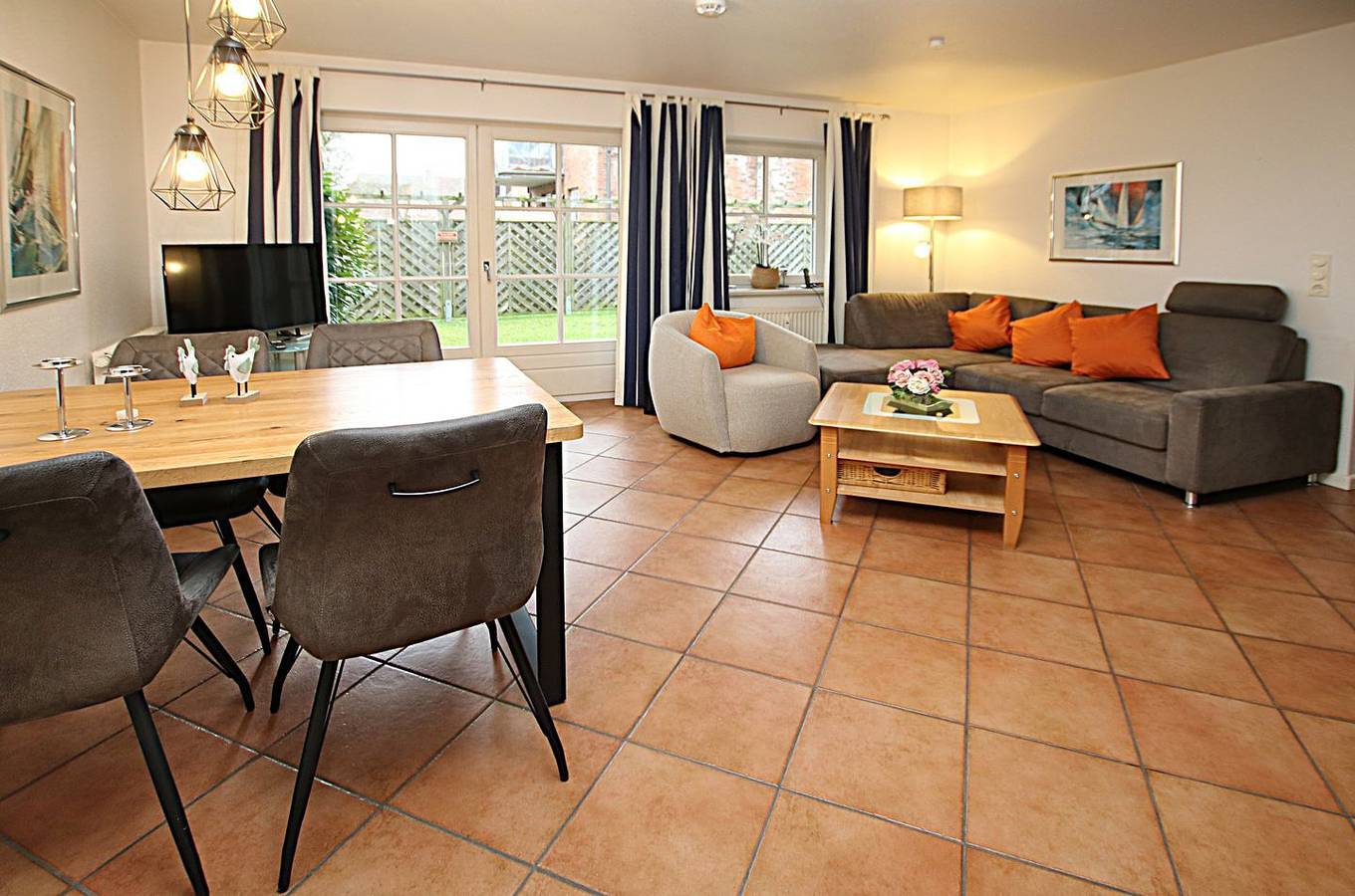 Ganze Wohnung, Ferienwhg. mit 3-Zimmern, ca. 60m², im Zentrum von Wyk, sehr ruhig gelegen. in Wyk auf Föhr (Stadt), Wyk auf Föhr