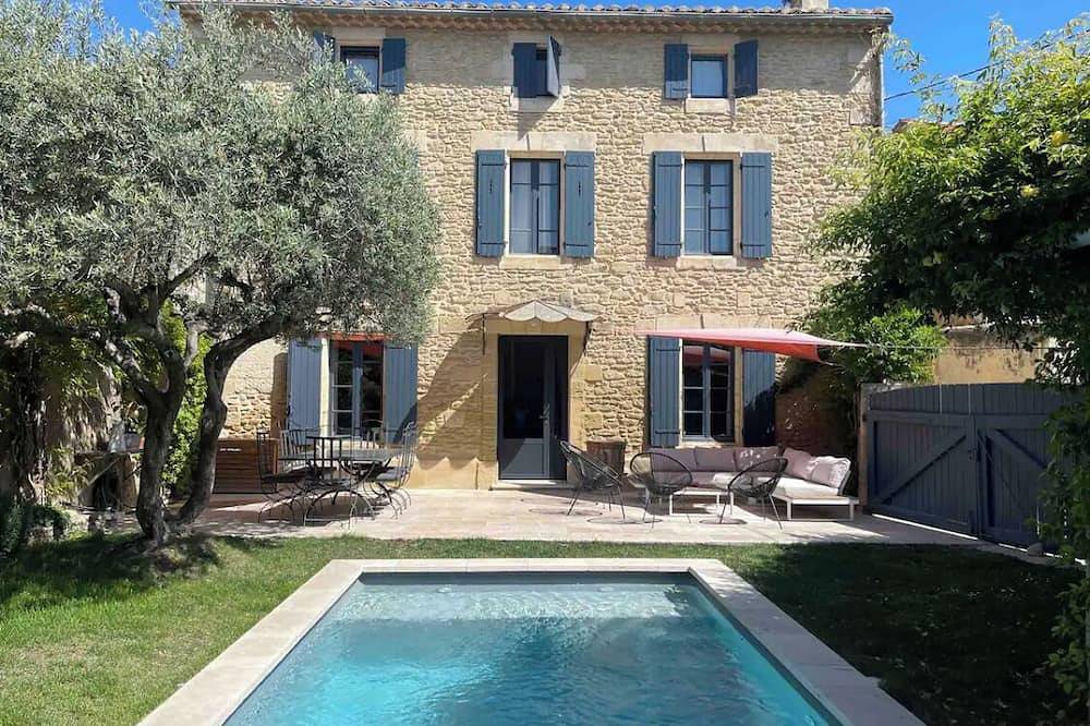 Charming village house & pool in Provence in Pujaut, Nimes region