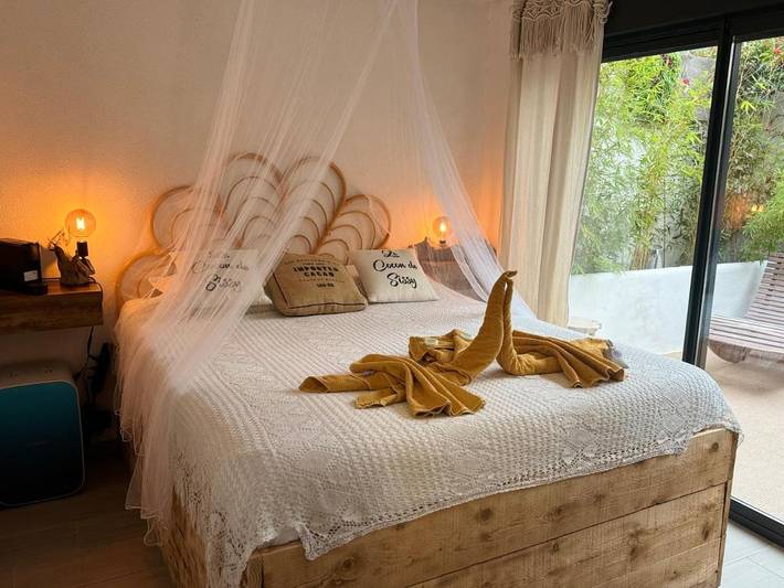 Maison d’hôte pour 2 personnes, avec Balcon et Jacuzzi ainsi que Terrasse et Jardin