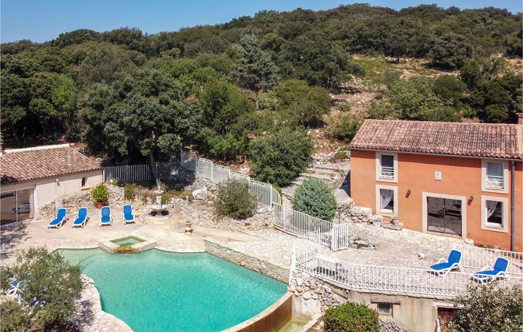 Location de vacances pour 10 personnes, avec terrasse et jardin à Rochefort-du-Gard - 2