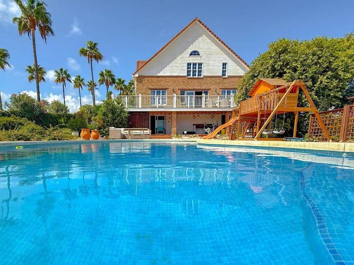 Villa para 10 pessoas, com piscina e vista e ainda terraço em Sotogrande