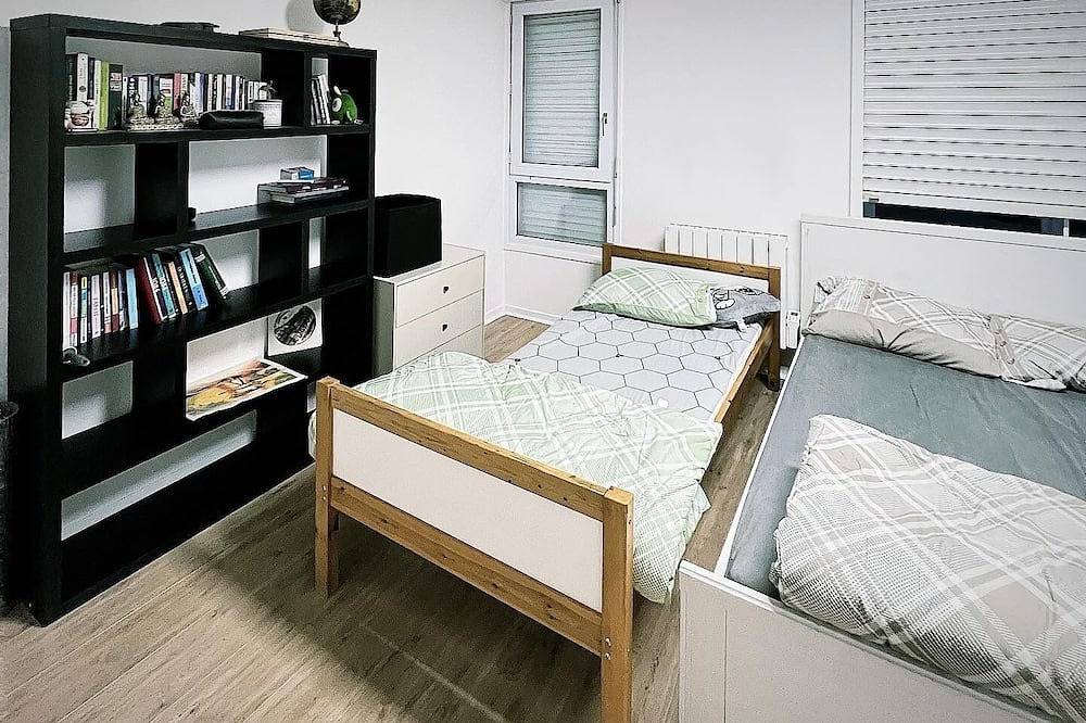 Apartamento entero, 1 Familly Bedroom in Noisy-le-Grand 20' to Paris & Disneyland. Pet Friendly!  in Noisy-le-Grand, Sena-Saint Denis