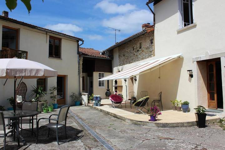 Chambre d’hôte pour 2 personnes, avec Terrasse ainsi que Jardin et Piscine