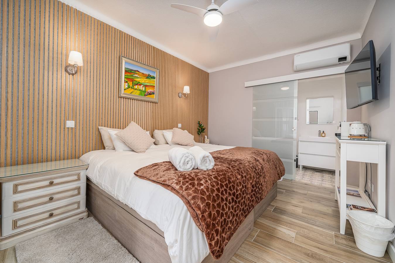 Zimmer 'Orange Blossom Groove – 1' mit gemeinsamer Terrasse, Wlan und Klimaanlage in São Bartolomeu de Messines, Faro Distrikt