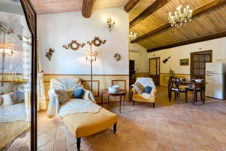 Ganze Wohnung, Gîtes in den Weinbergen Angelot – Mas Des Armouriers mit Pool in Violès, Vaucluse