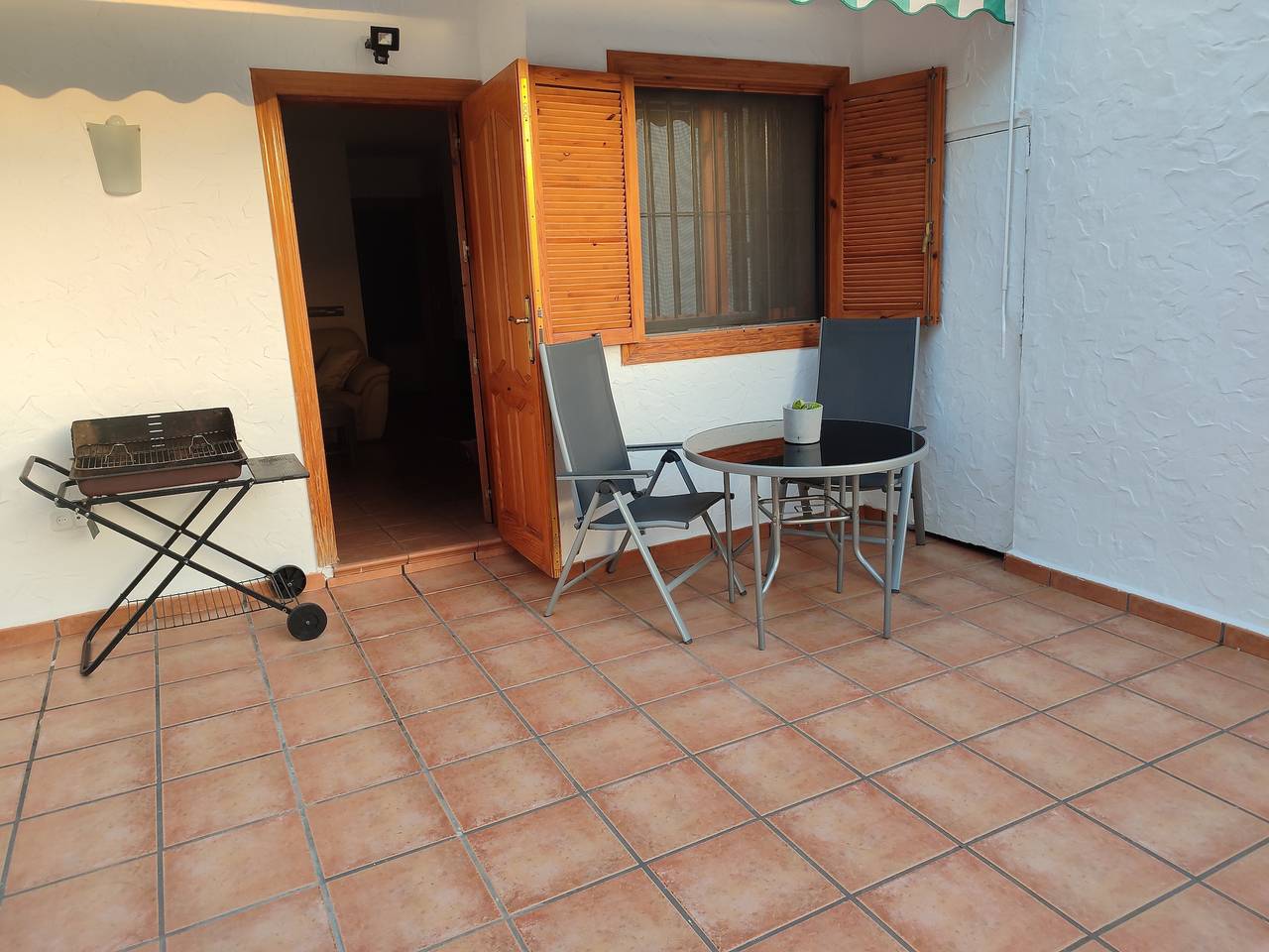 Beach Rúbe appartamento a 4 minuti dalla spiaggia con giardino privato, Wi-Fi e aria condizionata in El Paraiso Torrevieja, Torrevieja