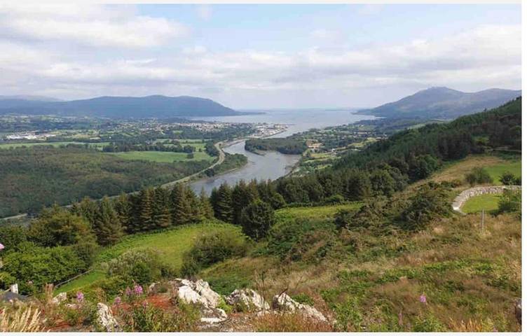 Holiday rental for 14 people, with garden and pool as well as hot tub in Dundalk