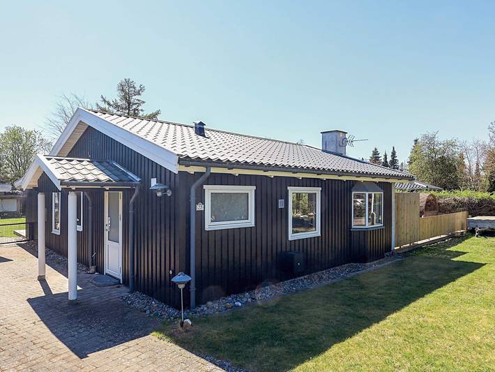 Feriehus for 6 personer, med Terrasse og Hage i tillegg til Sauna i Marielyst