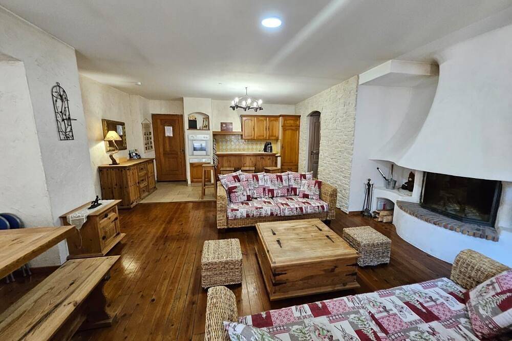 Appartement entier, Grand 4 pièces au coeur du village in Saint-Étienne-de-Tinée, Région de Nice