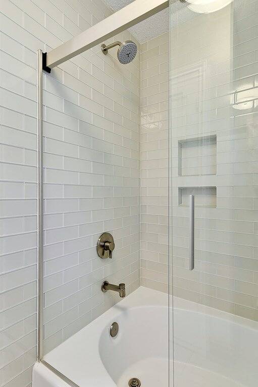 `Lady Luxe` Amazing Yard! Pet Friendly! in Austin, Travis County