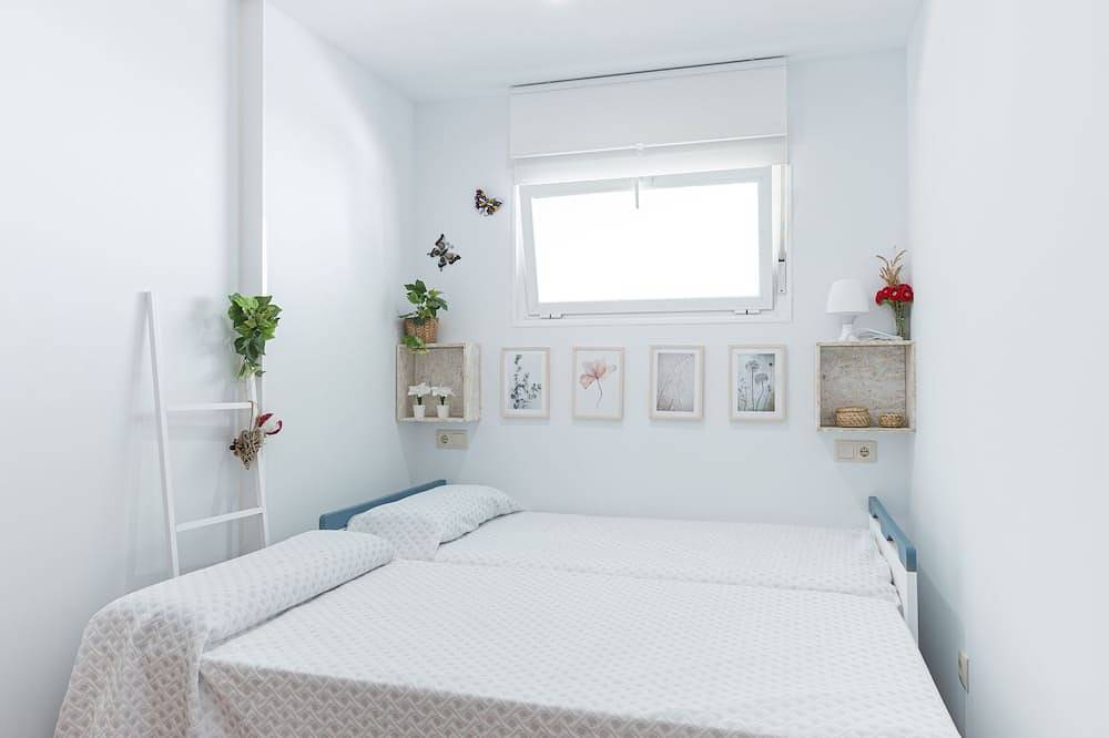 House 7 minutes walk from the beach with garden and pool in Boiro, Rías Baixas