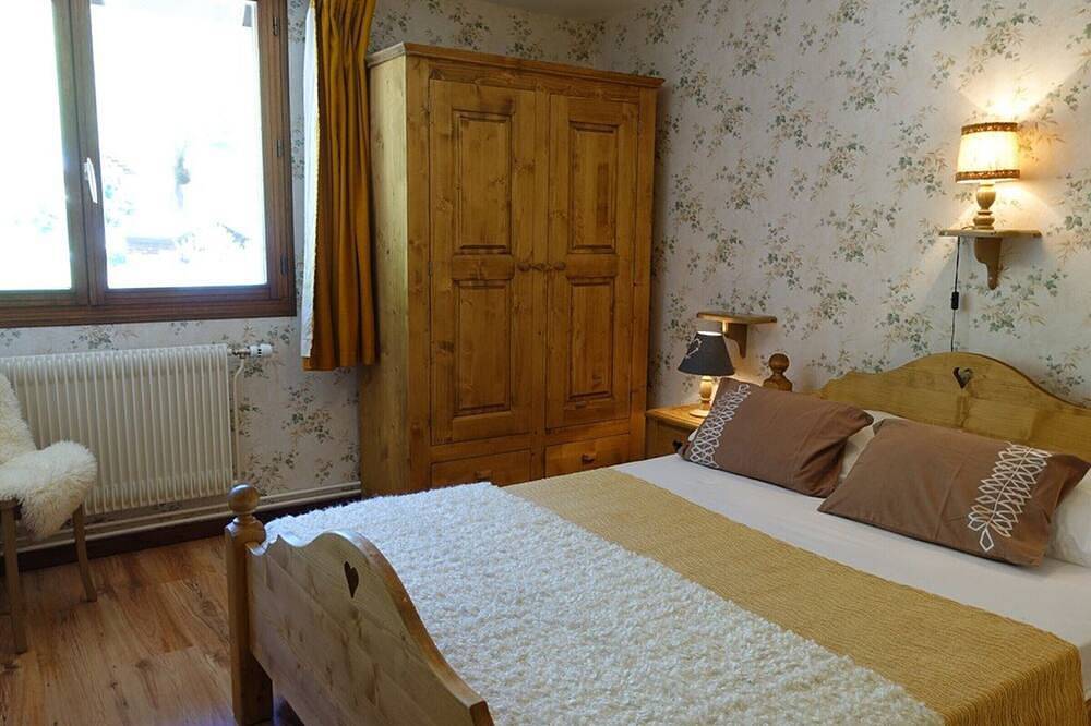 Entire apartment, Large family apartment at the foot of the slopes for 8 people in Arêches, Beaufort (Rhône-Alpes)