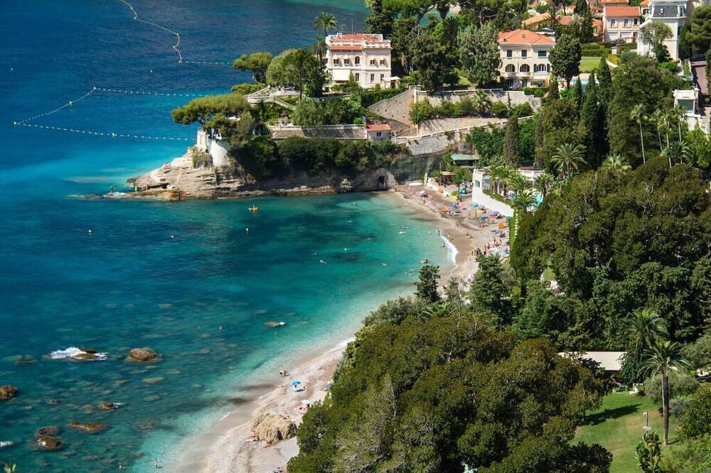 Ganze Wohnung, Bright air-conditioned apartment on top floor - perfect for 4 people in Roquebrune-Cap-Martin, Nizza und Umgebung