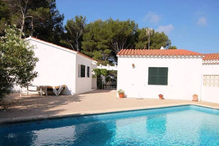 Location de vacances pour 8 personnes, avec terrasse et jardin à Port d'Addaia