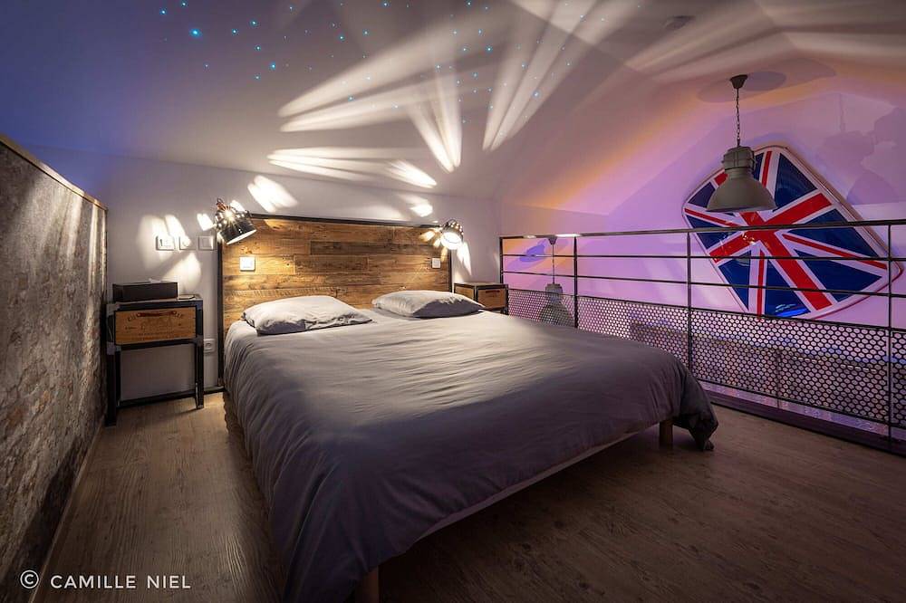Loft Insolite Avec Jacuzzi Privatif et vue lac in Aiguebelette-le-Lac, Chambéry region