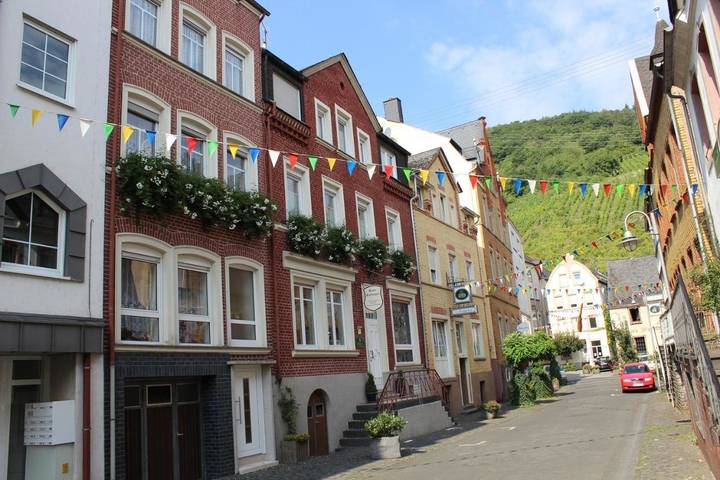 Ferienhaus für 3 Personen, mit Balkon und Garten sowie Ausblick in Alf