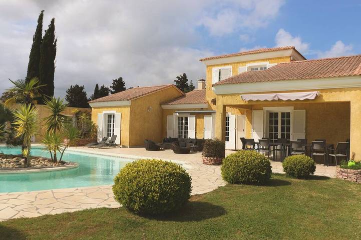 Location de vacances pour 15 personnes, avec jardin et balcon à Aléria