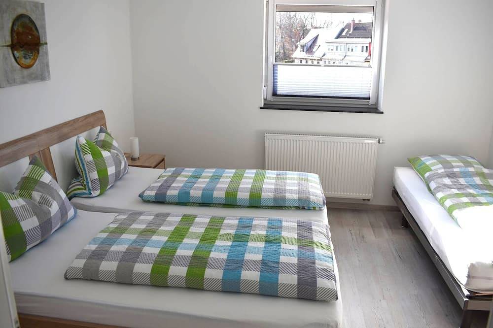 Ganze Wohnung, Ferienwohnung mit überdachter Terrasse und Garten in Leipheim, Bayerisch Schwaben