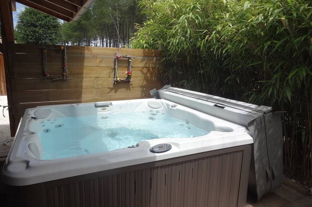 Chalet moderne et Jacuzzi cosy privatif,calme face à la foret,proche lac et océa in Vielle-Saint-Girons, Côte d’Argent