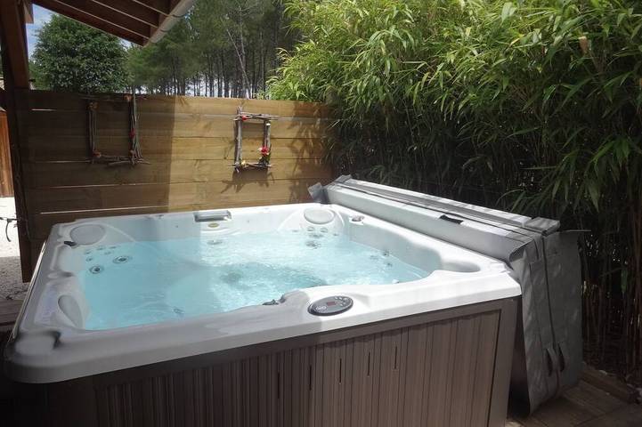 Chalet pour 4 personnes, avec jardin et jacuzzi