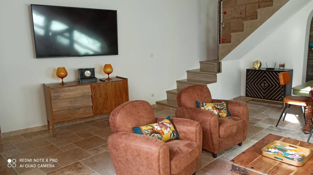 Appartement entier, Two-Bedroom Apartment in Aimargues, Côte méditerranéenne (France)
