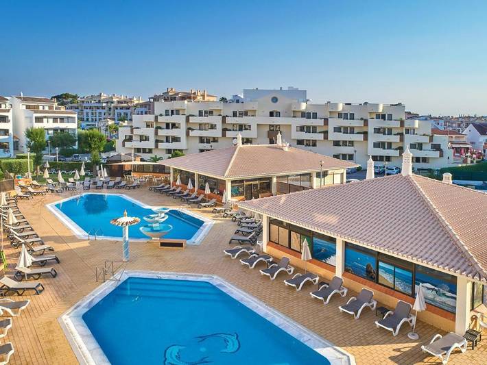 Aparthotel para 4 pessoas, com jardim e vista e ainda piscina and piscina infantil em Albufeira