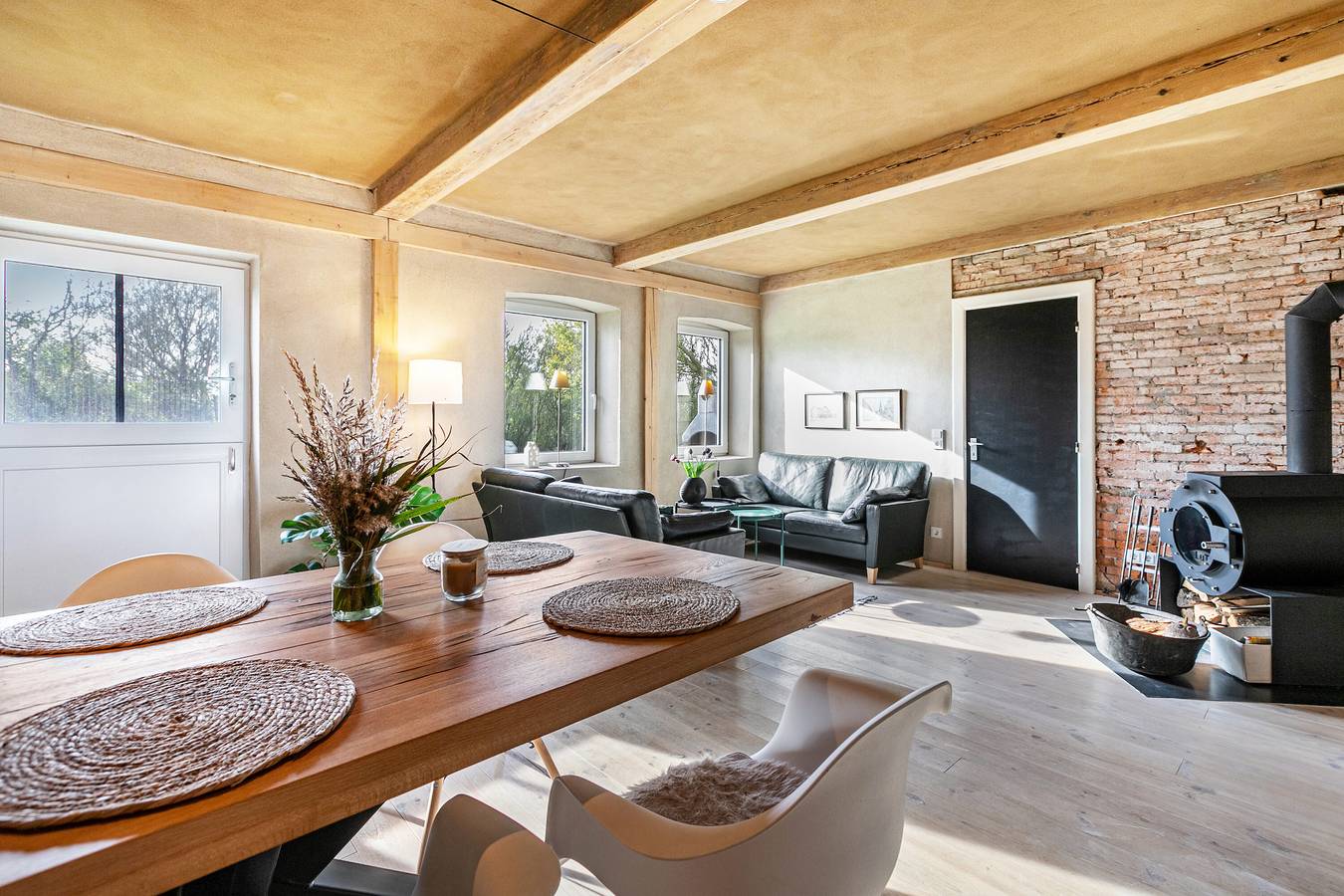 Ferienhaus 'Lehmhuus' mit Gemeinschaftsterrasse, Gemeinschaftsgarten und Wi-Fi in Klanxbüll, Nordfriesland