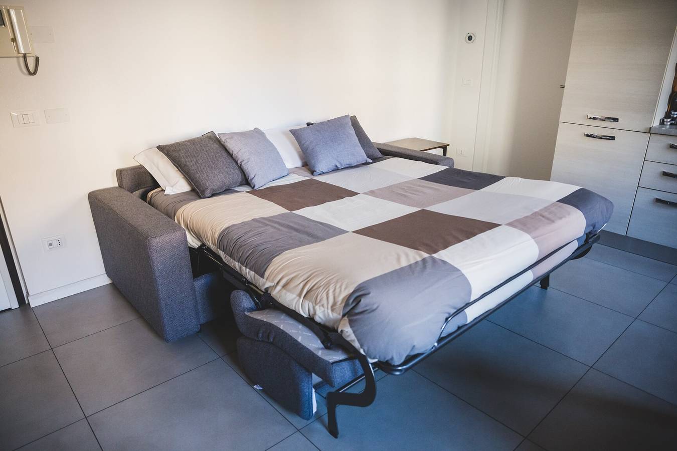 Entire apartment, Holiday Apartment "Grey House Pavia near Hospitals" with A/C & Wi-Fi in Pavia, Pavia Province