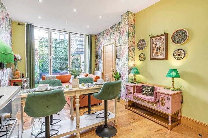 Vacation rental for 6 people, with yard in Covent Garden