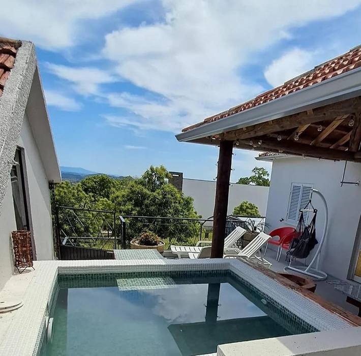 Location de vacances pour 7 personnes, avec Balcon ainsi que Terrasse et Piscine dans Vinhais