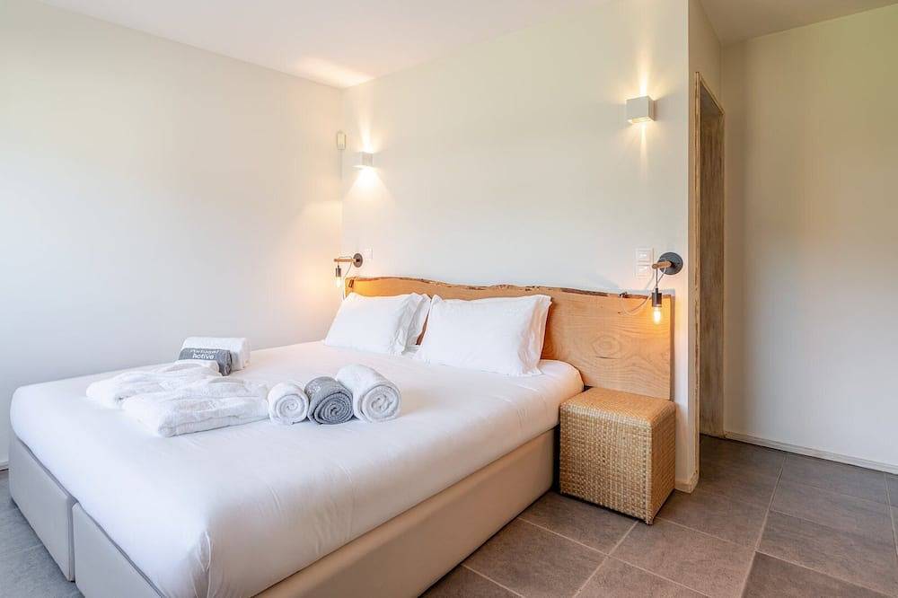 Stone by the Sea - Mountain & Beach Retreat w/Pool in Afife, Distrito de Viana do Castelo